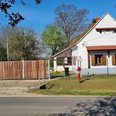 Rust Aan De Es Boom Vila Hollad Exterior foto