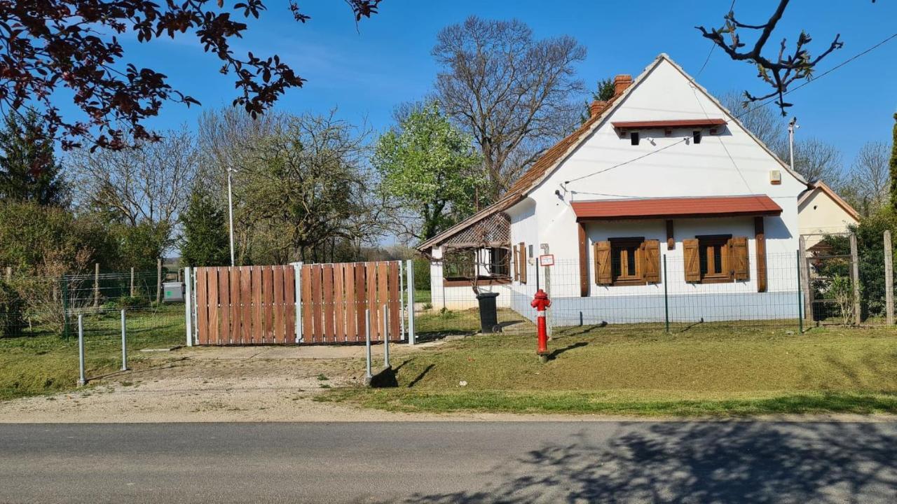 Rust Aan De Es Boom Vila Hollad Exterior foto